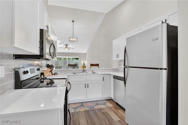 209 Robin Hood CIR 201, Naples, FL 34104