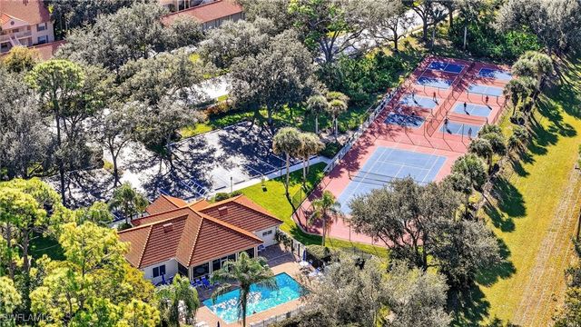 209 Robin Hood CIR 201, Naples, FL 34104