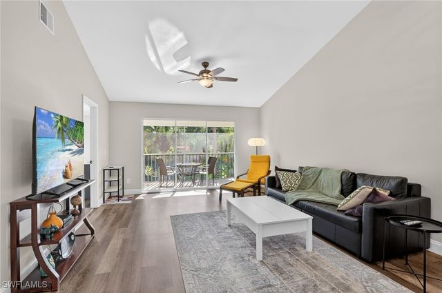 209 Robin Hood CIR 201, Naples, FL 34104