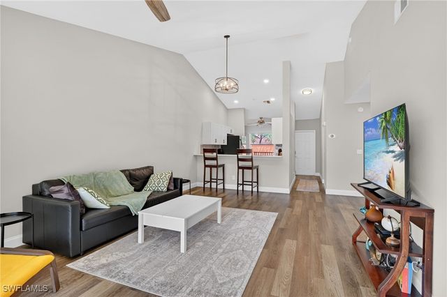 209 Robin Hood CIR 201, Naples, FL 34104