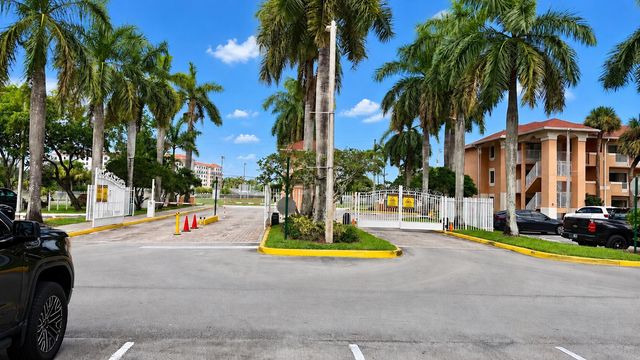 6952 SW 39TH Street C106, Davie, FL 33314