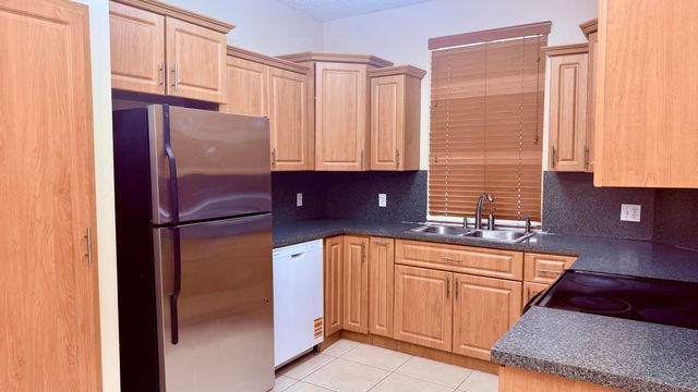 6952 SW 39TH Street C106, Davie, FL 33314