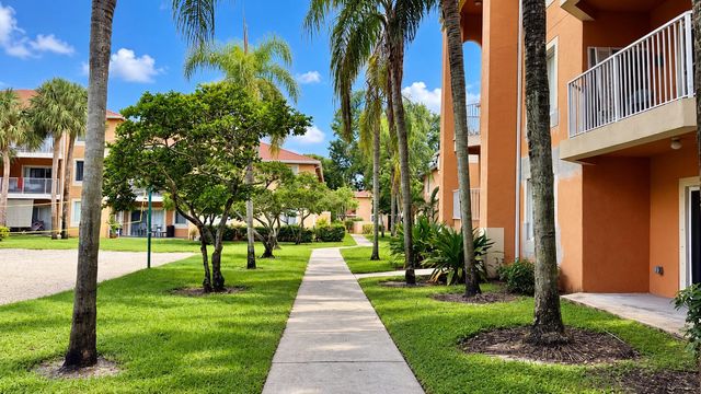 6952 SW 39TH Street C106, Davie, FL 33314