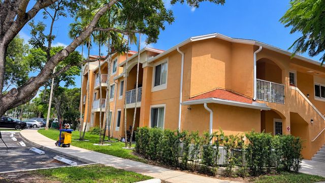6952 SW 39TH Street C106, Davie, FL 33314