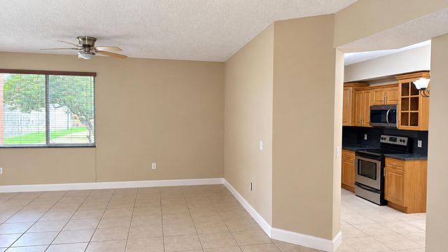 6952 SW 39TH Street C106, Davie, FL 33314