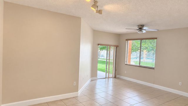 6952 SW 39TH Street C106, Davie, FL 33314