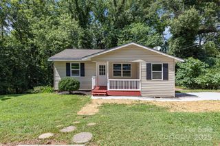 244 6TH Avenue SW, Hickory, NC 28602