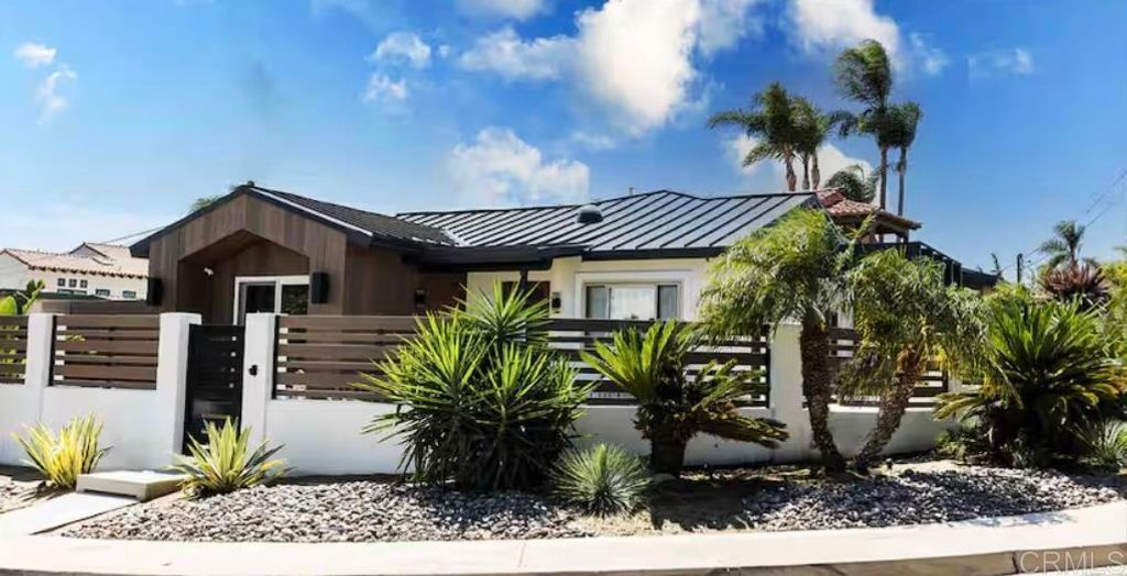 Image 1 of property listing at 3761 Oleander Dr, San Diego, CA 92106