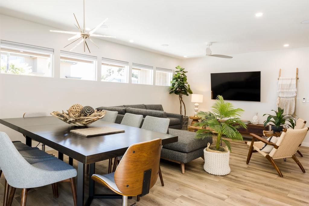 Image 24 of property listing at 3761 Oleander Dr, San Diego, CA 92106