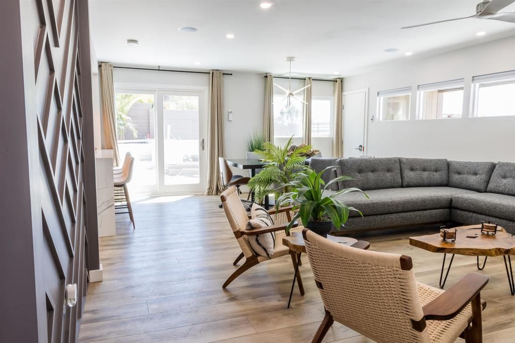 Image 28 of property listing at 3761 Oleander Dr, San Diego, CA 92106