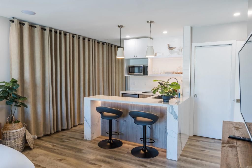 Image 32 of property listing at 3761 Oleander Dr, San Diego, CA 92106