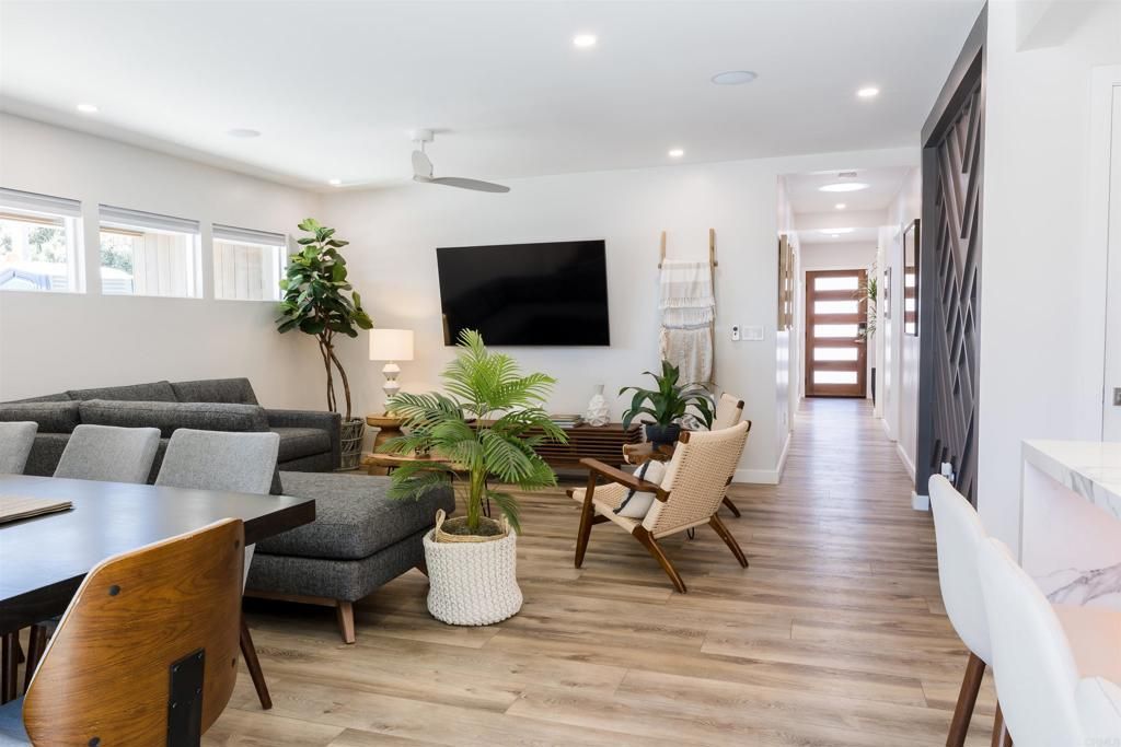 Image 40 of property listing at 3761 Oleander Dr, San Diego, CA 92106