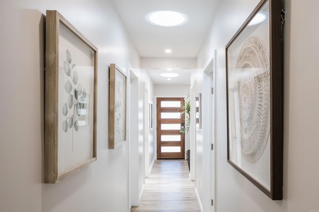 Image 9 of property listing at 3761 Oleander Dr, San Diego, CA 92106