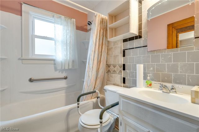 1425 Chippewa Avenue, Akron, OH 44305