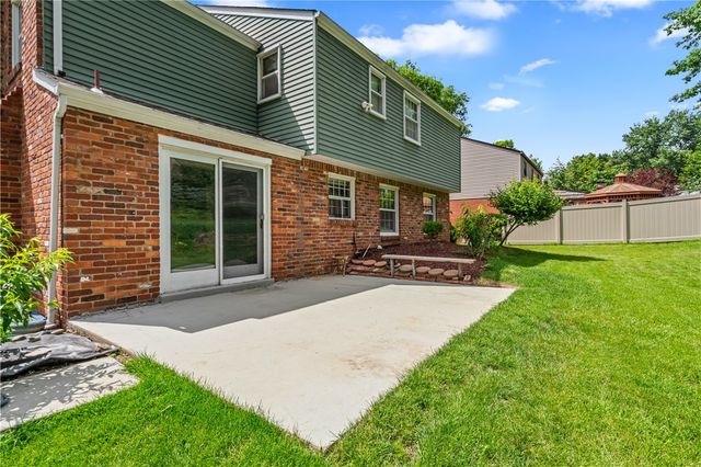 6111 Great Dane Dr, Bethel Park, PA 15102