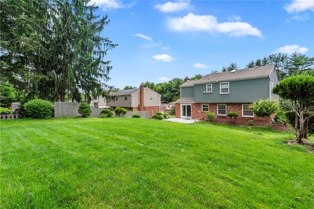 6111 Great Dane Dr, Bethel Park, PA 15102
