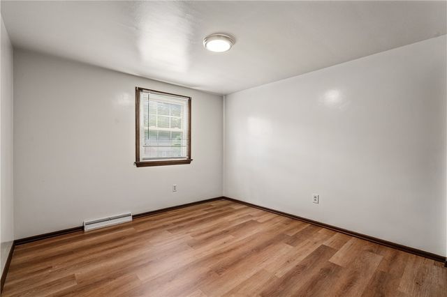 6111 Great Dane Dr, Bethel Park, PA 15102
