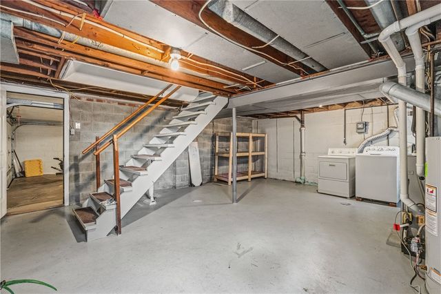6111 Great Dane Dr, Bethel Park, PA 15102
