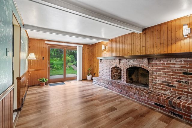 6111 Great Dane Dr, Bethel Park, PA 15102