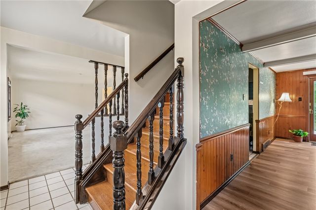6111 Great Dane Dr, Bethel Park, PA 15102