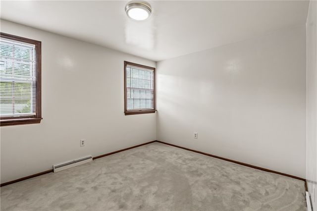 6111 Great Dane Dr, Bethel Park, PA 15102