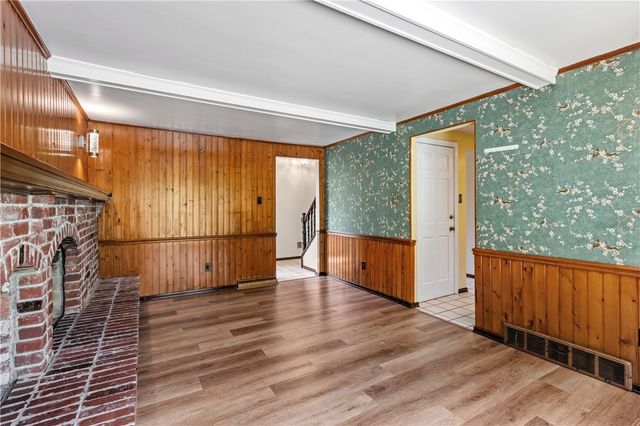 6111 Great Dane Dr, Bethel Park, PA 15102