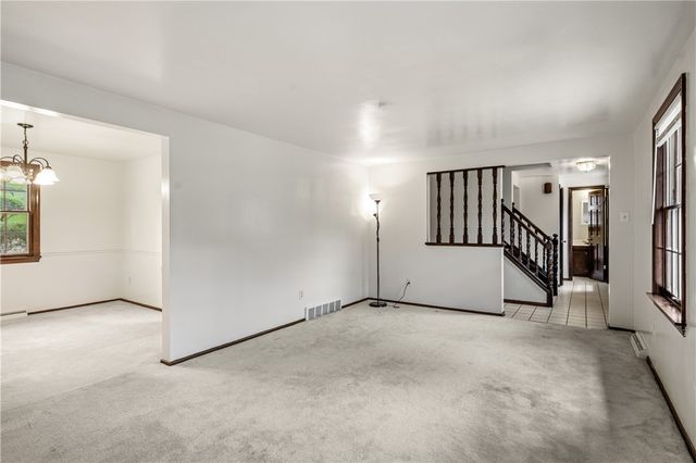 6111 Great Dane Dr, Bethel Park, PA 15102