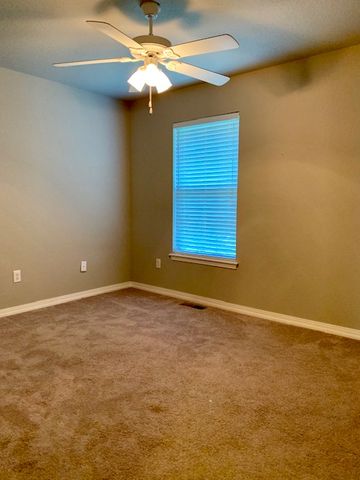 2006 Azlin Place B, Siloam Springs, AR 72761