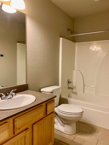 2006 Azlin Place B, Siloam Springs, AR 72761