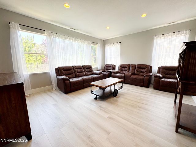 6726 Runnymede Drive, Sparks, NV 89436