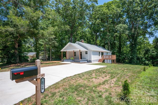 126 39th Avenue Court NW, Hickory, NC 28601