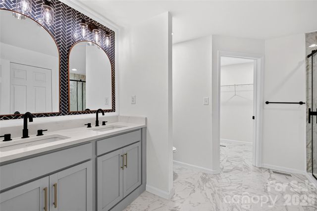126 39th Avenue Court NW, Hickory, NC 28601