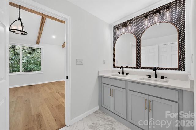 126 39th Avenue Court NW, Hickory, NC 28601