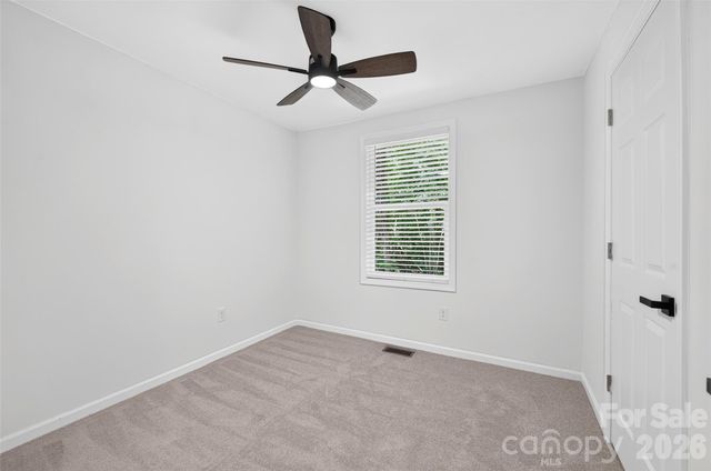 126 39th Avenue Court NW, Hickory, NC 28601