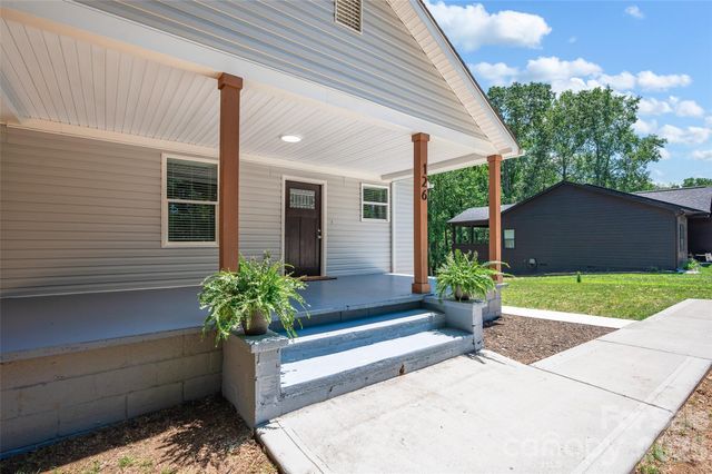 126 39th Avenue Court NW, Hickory, NC 28601
