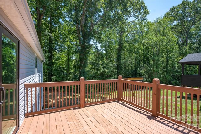 126 39th Avenue Court NW, Hickory, NC 28601