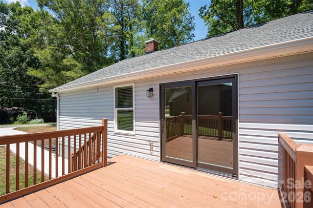 126 39th Avenue Court NW, Hickory, NC 28601