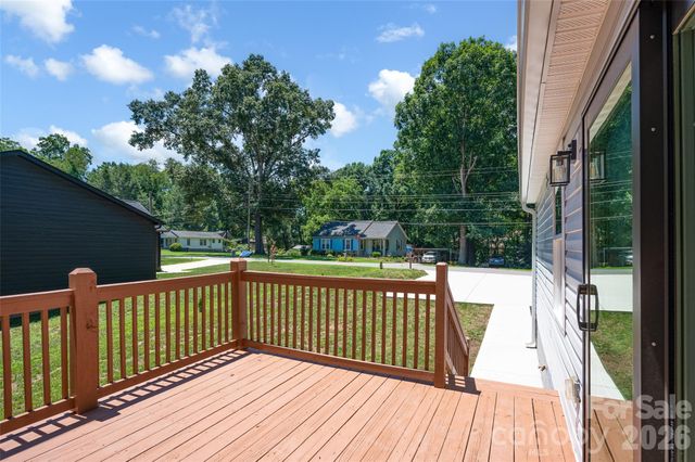 126 39th Avenue Court NW, Hickory, NC 28601