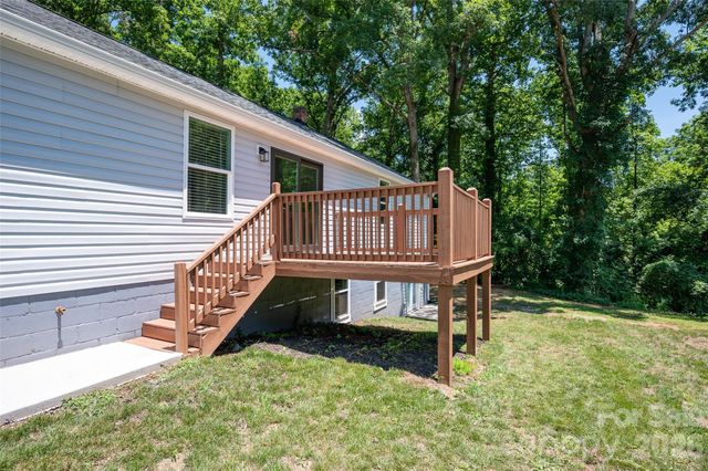 126 39th Avenue Court NW, Hickory, NC 28601