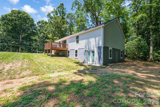 126 39th Avenue Court NW, Hickory, NC 28601