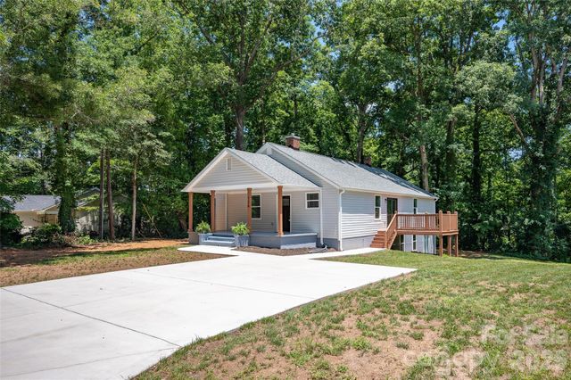 126 39th Avenue Court NW, Hickory, NC 28601