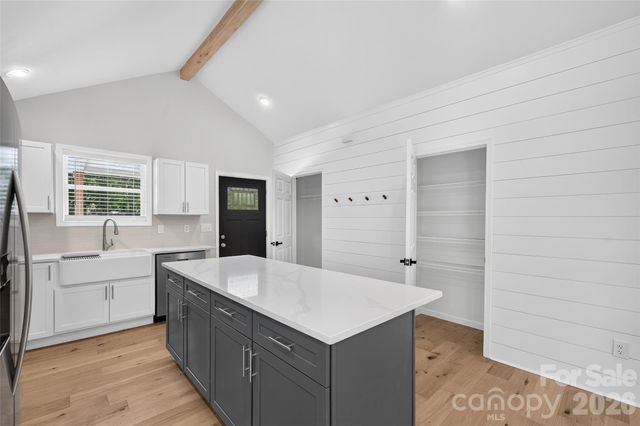 126 39th Avenue Court NW, Hickory, NC 28601