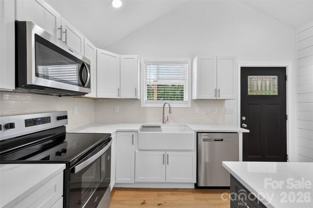 126 39th Avenue Court NW, Hickory, NC 28601