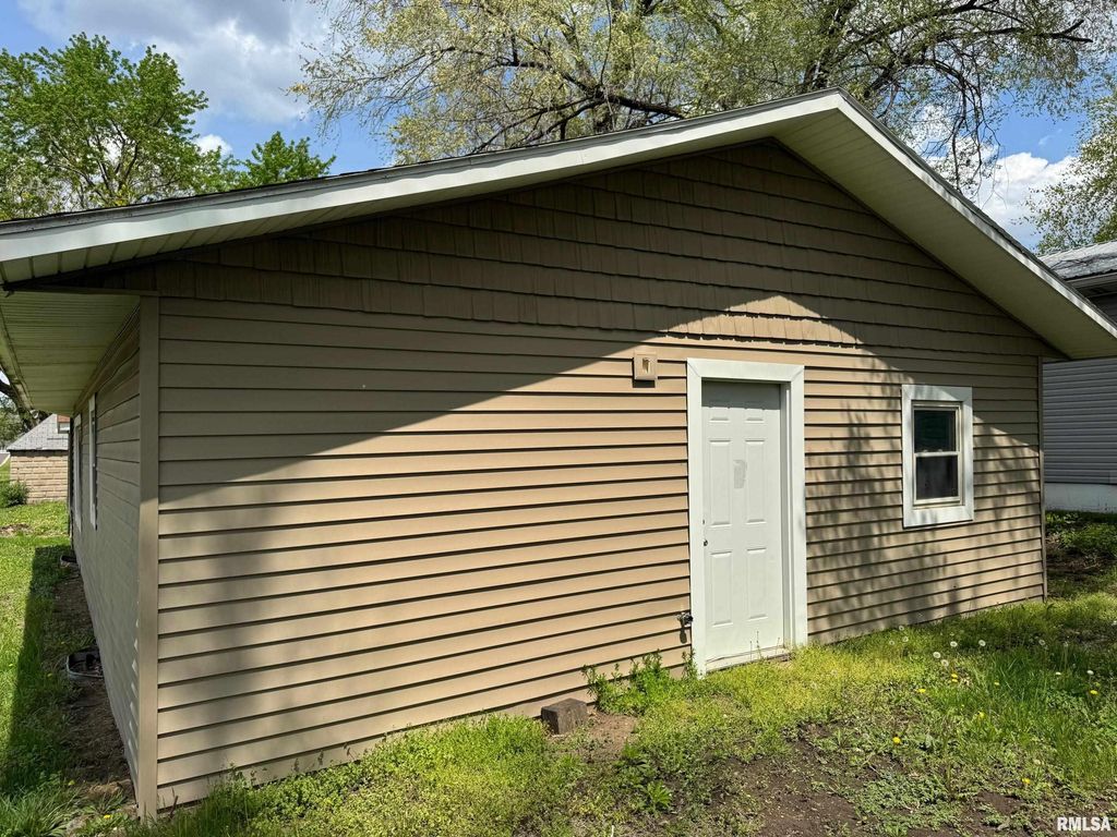 231 COOPER Street, Pekin, IL 61554