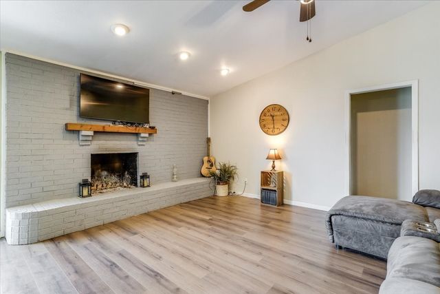 2102 Hill Top Circle, Weatherford, TX 76085