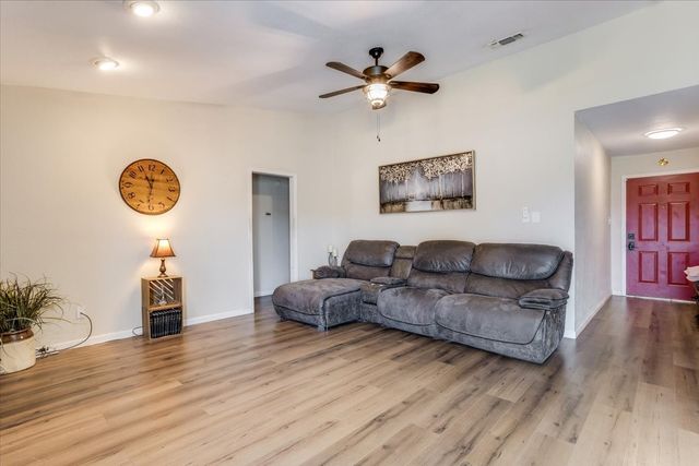 2102 Hill Top Circle, Weatherford, TX 76085