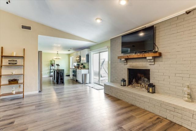 2102 Hill Top Circle, Weatherford, TX 76085
