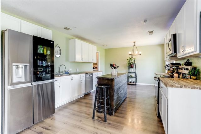 2102 Hill Top Circle, Weatherford, TX 76085