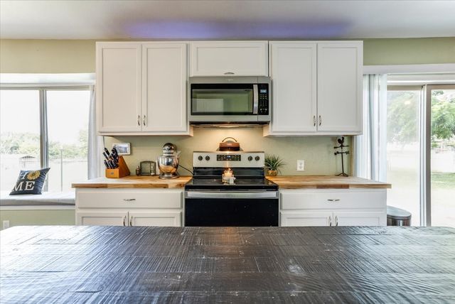 2102 Hill Top Circle, Weatherford, TX 76085