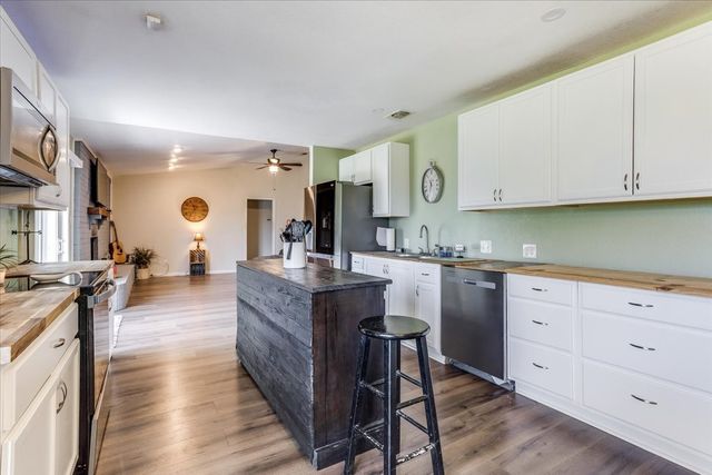 2102 Hill Top Circle, Weatherford, TX 76085